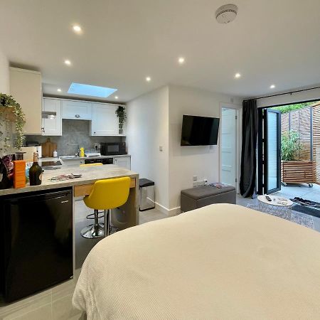 Tiny Home, Boscombe Manor Bournemouth Exteriör bild