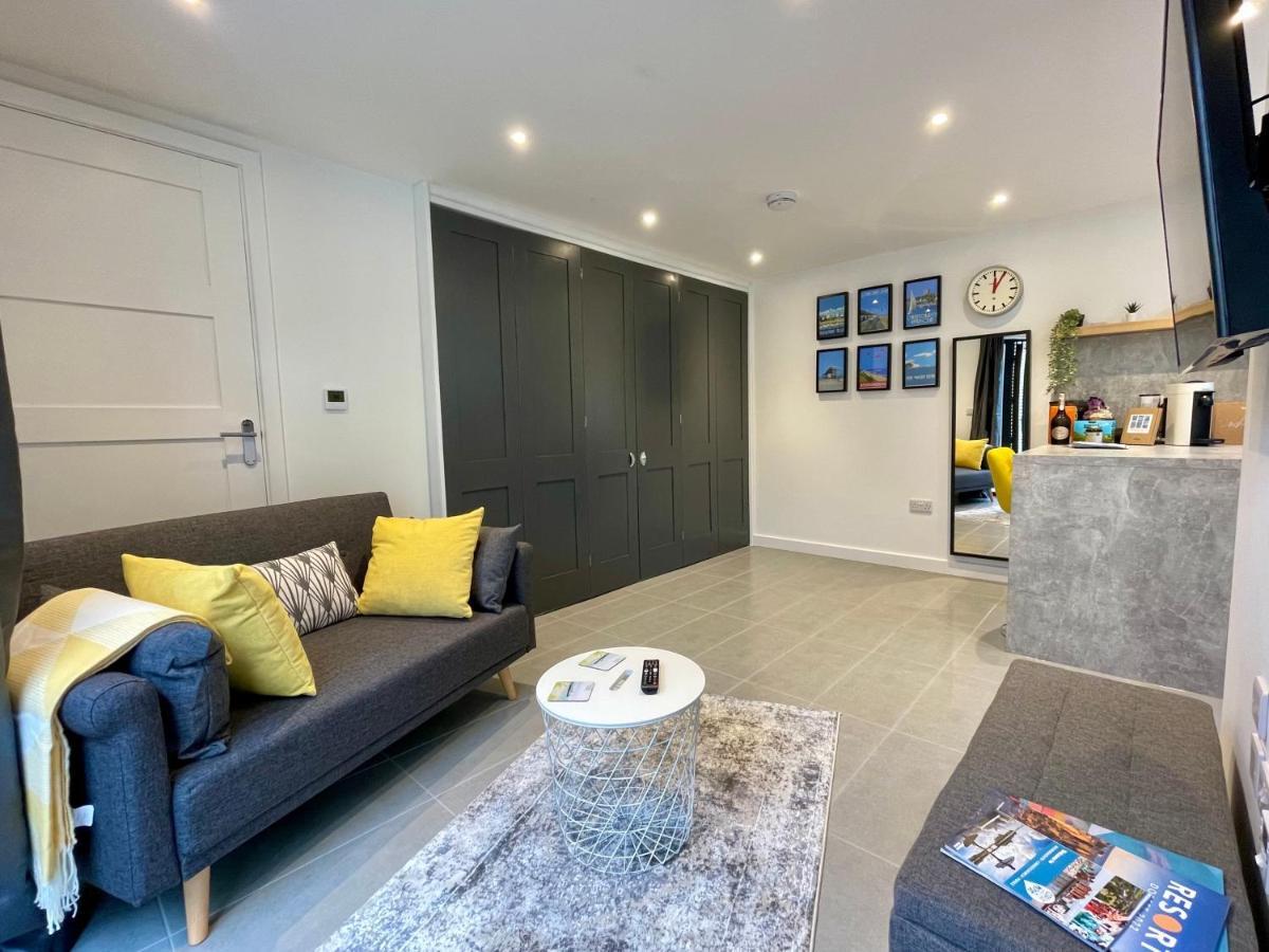 Tiny Home, Boscombe Manor Bournemouth Exteriör bild